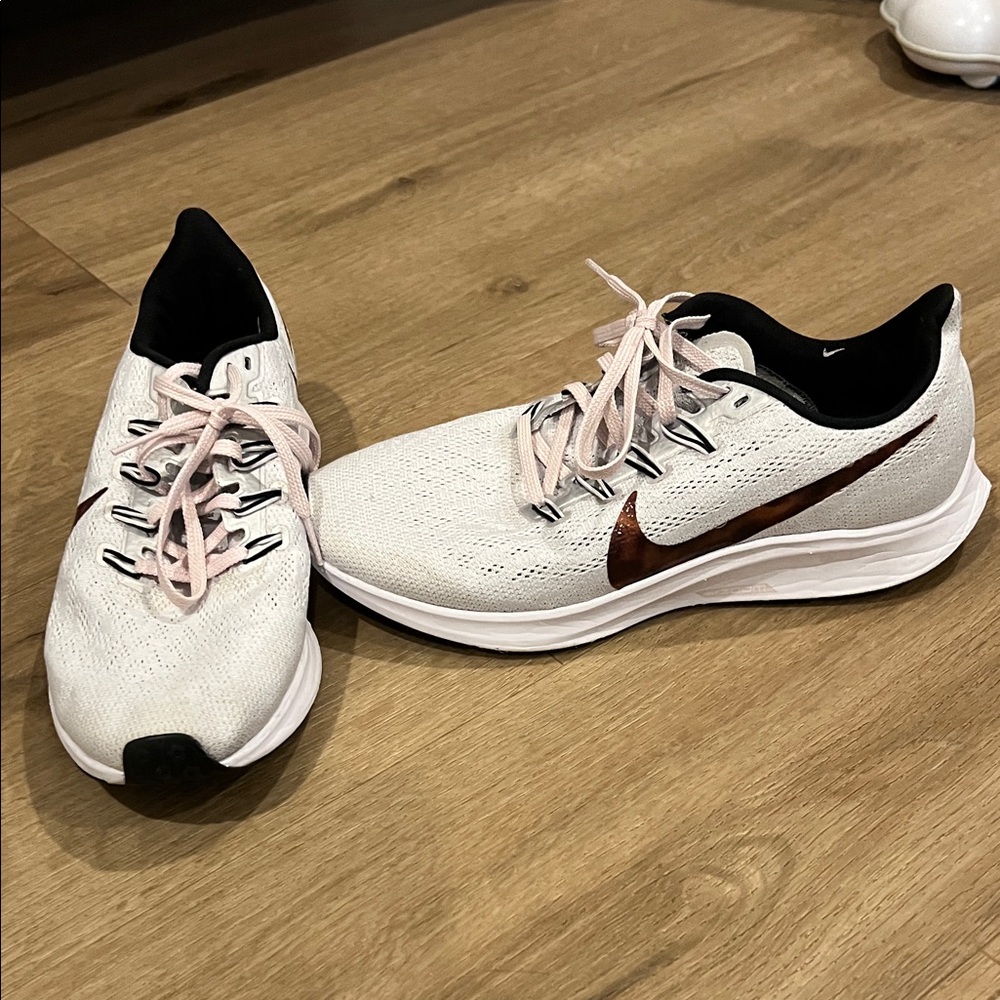 Nike Women's  Athletic Shoes Size 9